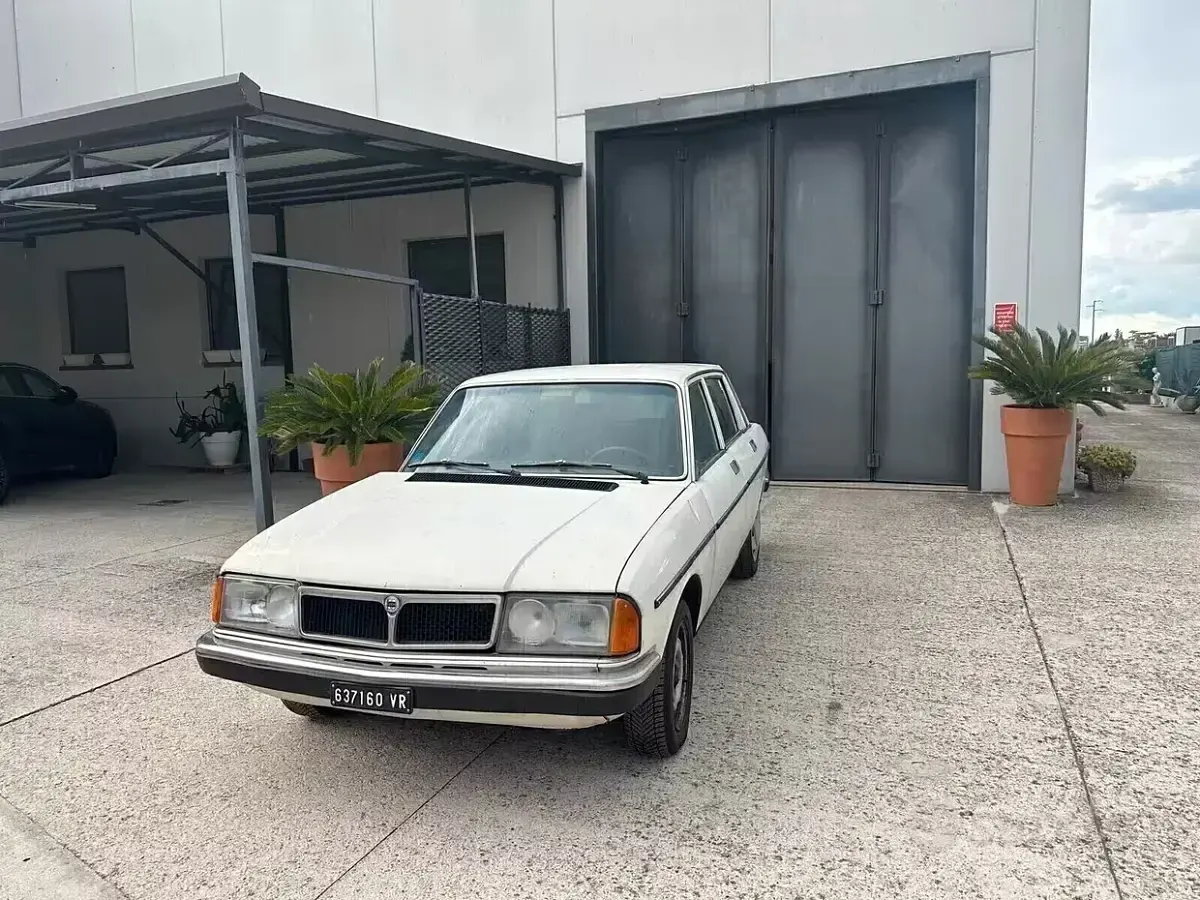 Usata Lancia Beta 122 CV (89 kW) 1983 Bianco Berlina