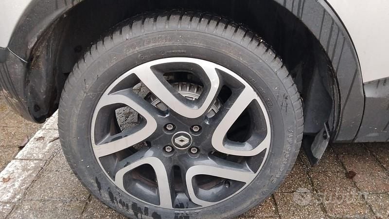 Usata Renault Captur 110 CV (80 kW) 2017 Grigio SUV