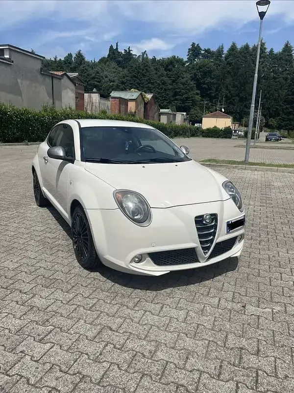 Usata Alfa Romeo MiTo Distinctive 77 CV (56 kW) 2016 Bianco Utilitaria
