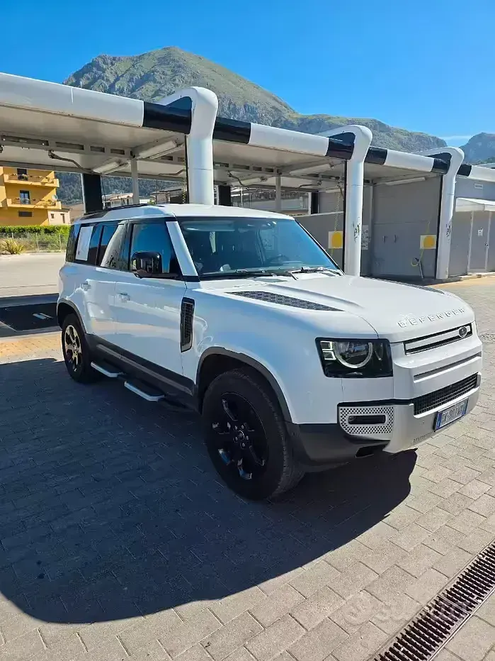 Usata Land Rover Defender 68 CV (50 kW) 2022 Bianco SUV