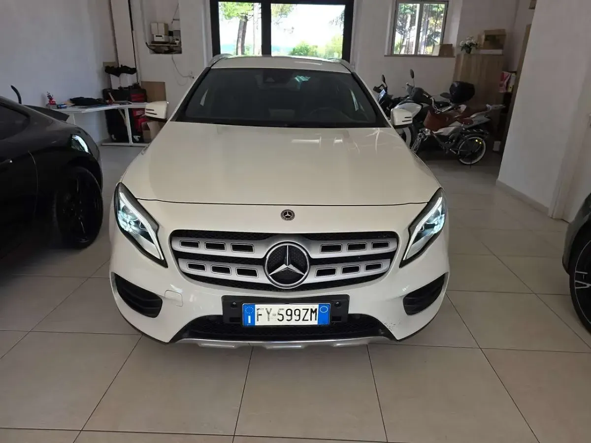 Usata Mercedes GLA200 Premium 136 CV (100 kW) 2017 Bianco SUV
