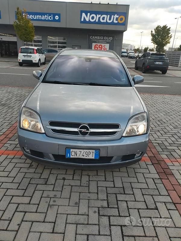 Grigio Usata 2004 Opel Vectra Station wagon | 650 € (Buon prezzo) - Immagine 1/4