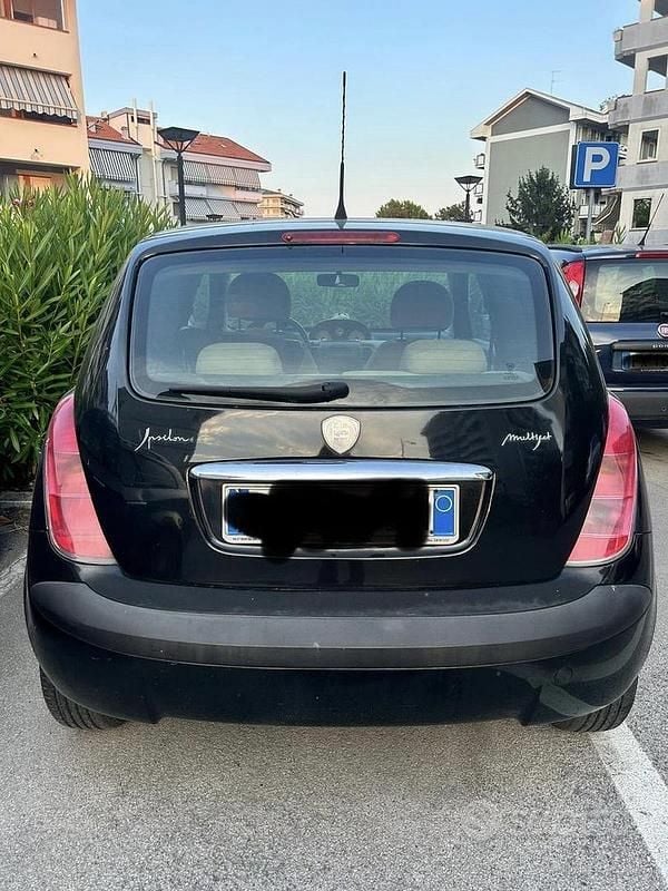 Usata Lancia Ypsilon 75 CV (55 kW) 2007 Nero Utilitaria