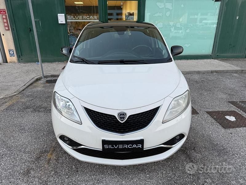 Usata Lancia Ypsilon 95 CV (69 kW) 2012 Bianco Utilitaria