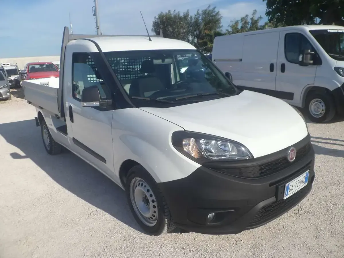 Usata Fiat Doblò 105 CV (77 kW) 2021 Bianco Monovolume