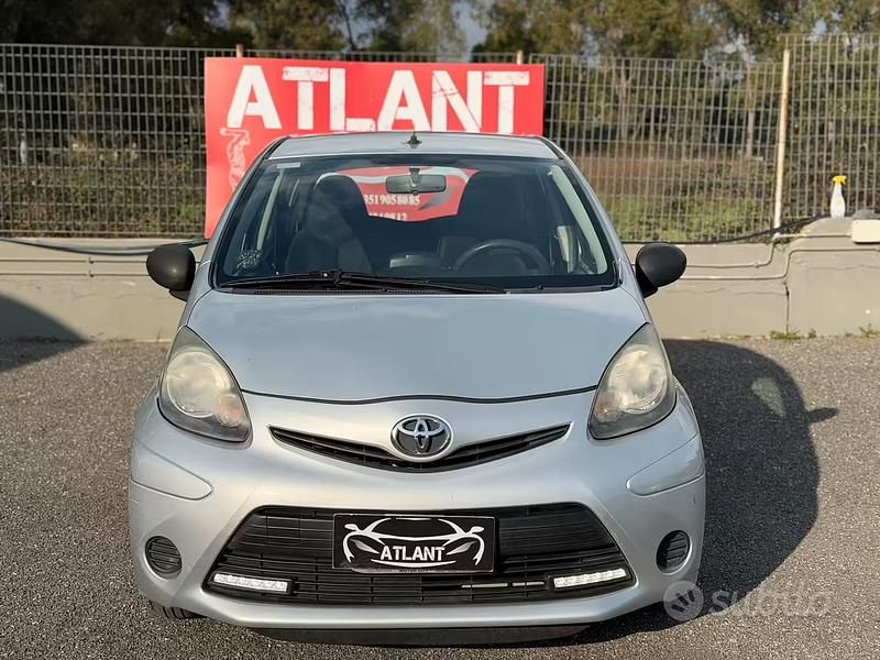 Second-hand Toyota Aygo Cool 68 CP (50 kW) 2013 Gri Hatchback