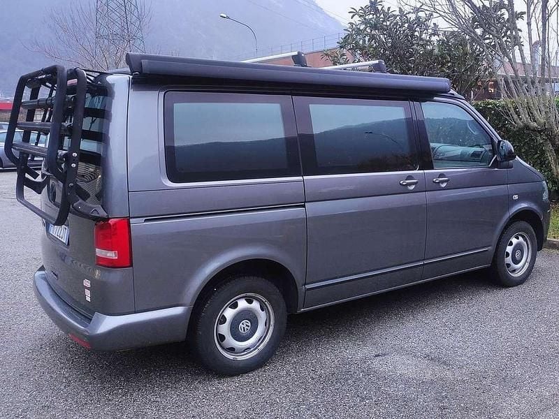 Usata VW California Comfortline 140 CV (102 kW) 2015 Grigio Furgone