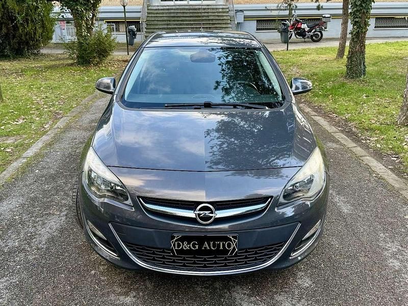 Usata Opel Astra Cosmo 131 CV (96 kW) 2014 Grigio Berlina