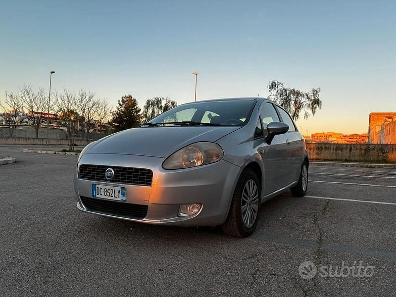 Usata Fiat Grande Punto Active 65 CV (47 kW) 2006 Grigio Utilitaria