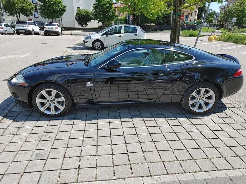 Nero Usata 2007 Jaguar XK Coupé | 24.500 € (Buon prezzo) - Immagine 1/4