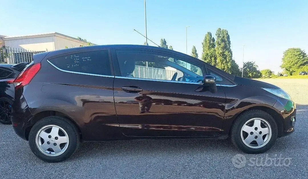 Usata Ford Fiesta Titanium 92 CV (67 kW) 2009 Viola Berlina