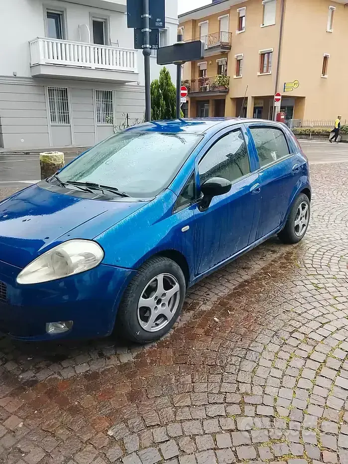 Usata Fiat Punto 77 CV (56 kW) 2009 Utilitaria