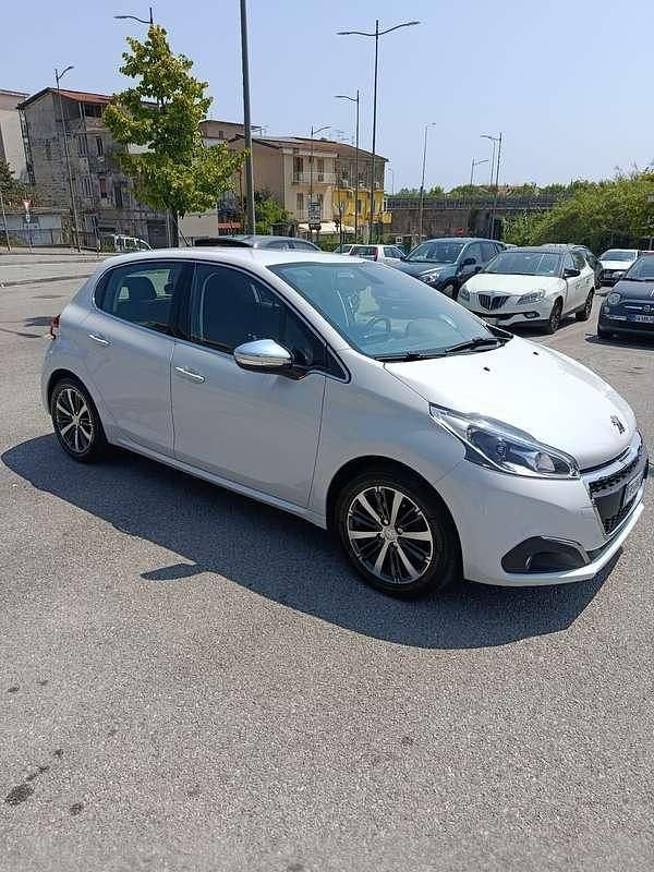 Usata Peugeot 208 Access 82 CV (60 kW) 2017 Utilitaria