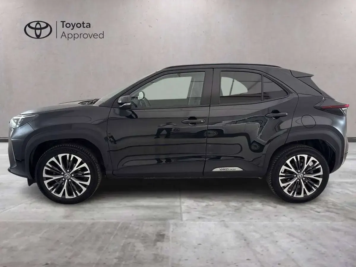Usata Toyota Yaris Cross Lounge 130 CV (95 kW) 2024 Nero SUV