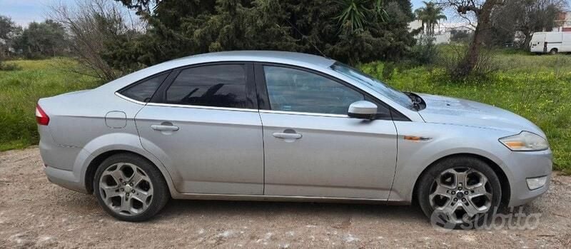 Grigio Usata 2008 Ford Mondeo Tre volumi | 2500 € (Molto cara) - Immagine 1/3