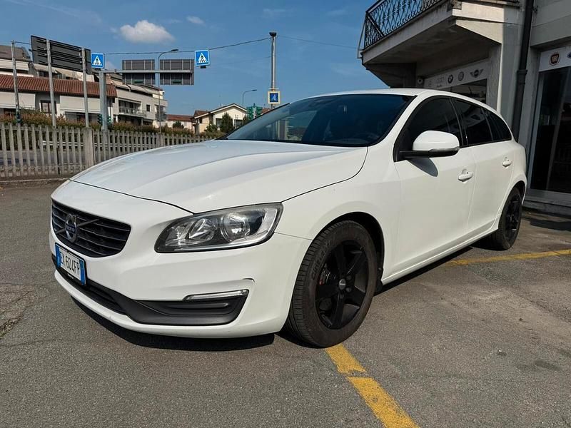 Usata Volvo V60 Momentum 136 CV (100 kW) 2014 Bianco Station wagon