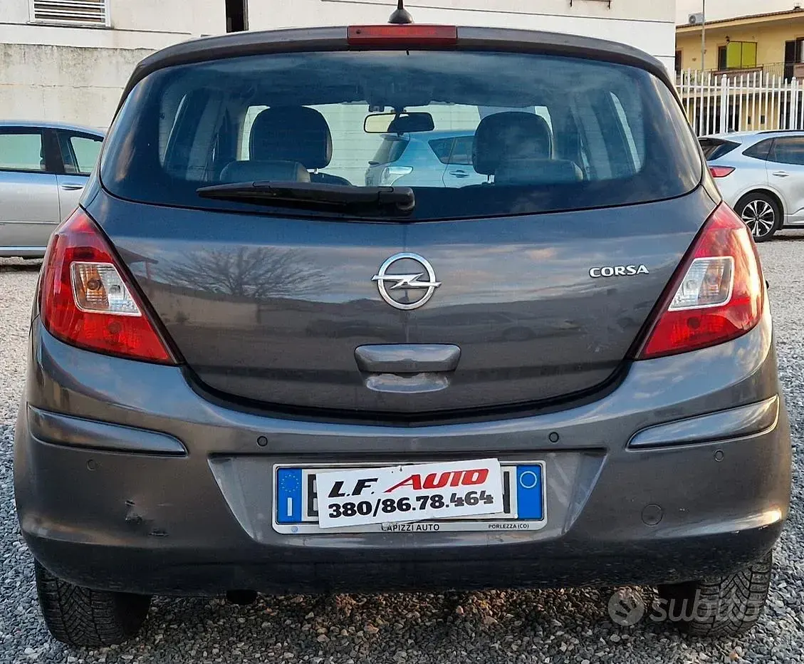 Usata Opel Corsa Cosmo 130 CV (95 kW) 2011 Grigio Utilitaria