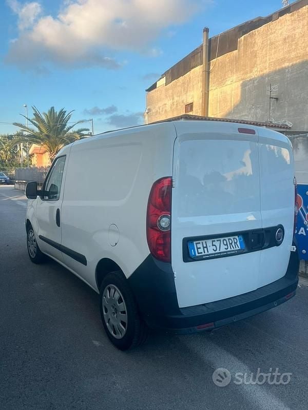 Usata Fiat Doblò 120 CV (88 kW) 2011 Bianco Monovolume