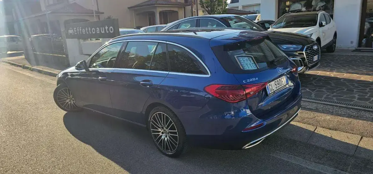 Usata Mercedes C220 Business 200 CV (147 kW) 2022 Azzurro Station wagon