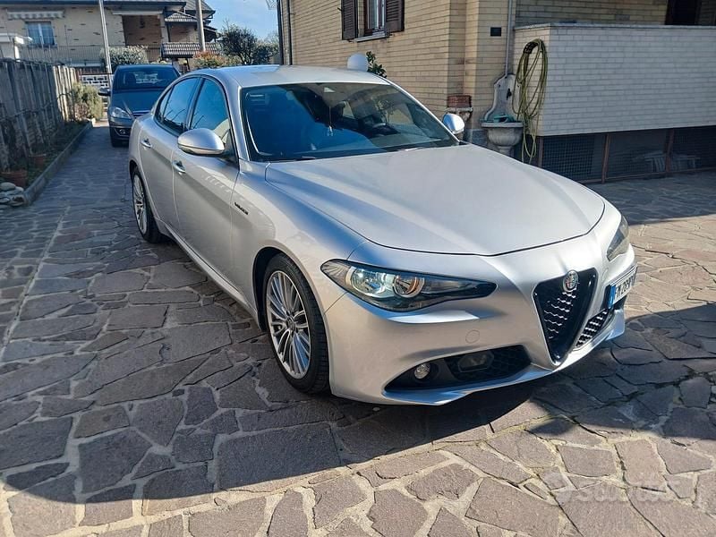 Usata Alfa Romeo Giulia 150 CV (110 kW) 2017 Grigio Berlina