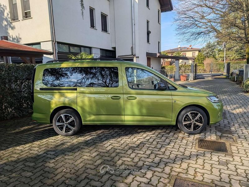 Usata VW Caddy Maxi Life 122 CV (89 kW) 2023 Golden green metallic Monovolume