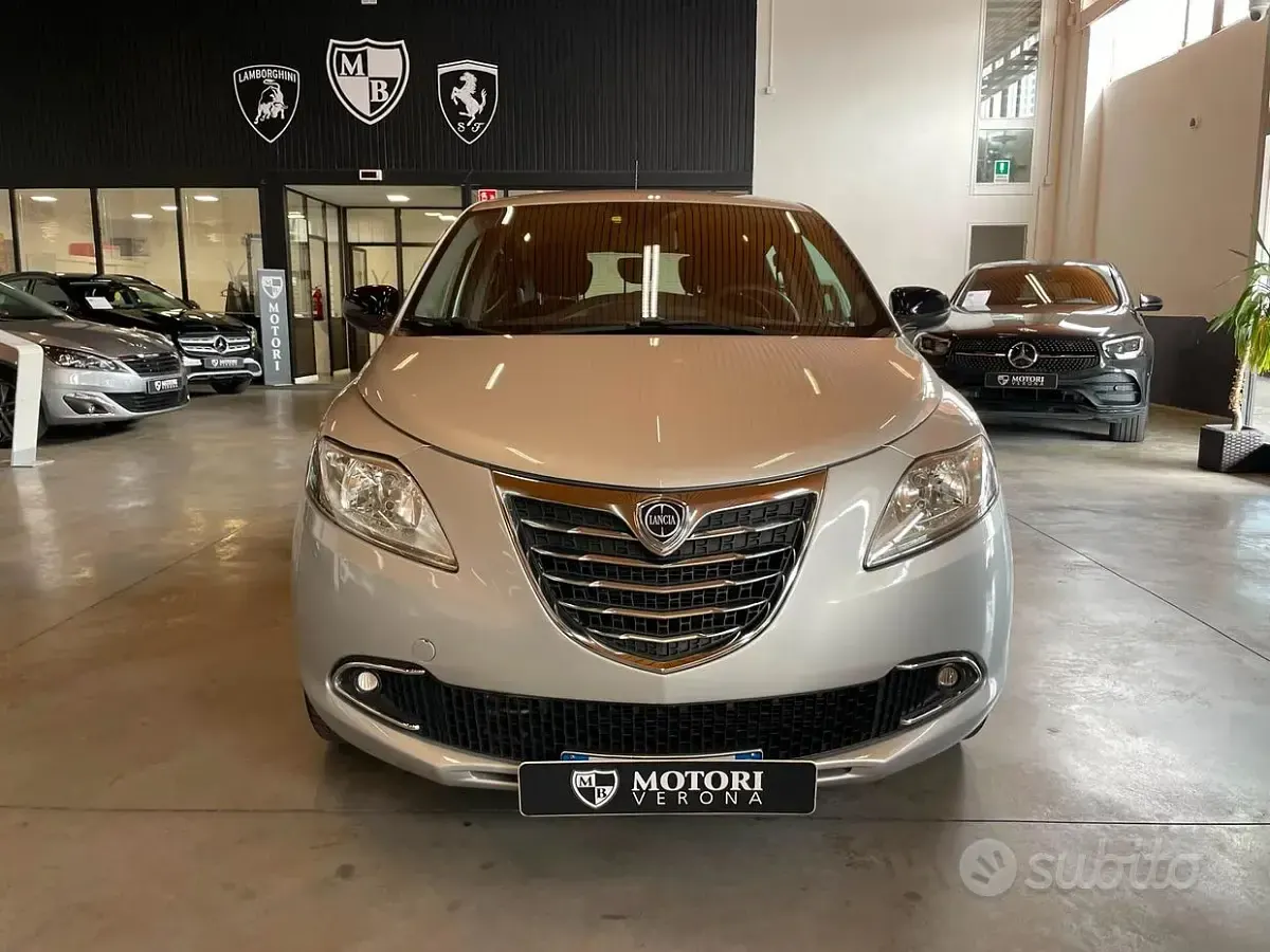 Usata Lancia Ypsilon Gold 85 CV (62 kW) 2014 Grigio Utilitaria