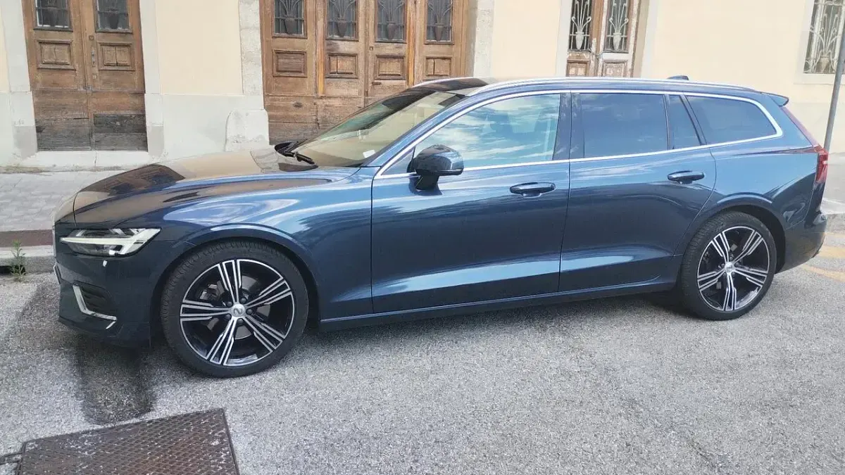 Usata Volvo V60 Inscription 197 CV (144 kW) 2021 Blu Station wagon