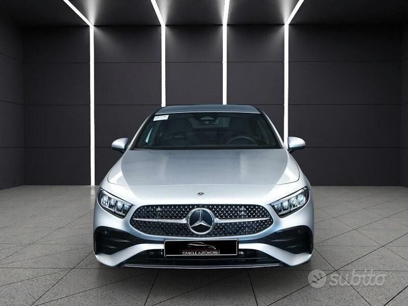 Usata Mercedes A180 AMG line 136 CV (100 kW) 2025 Grigio Berlina