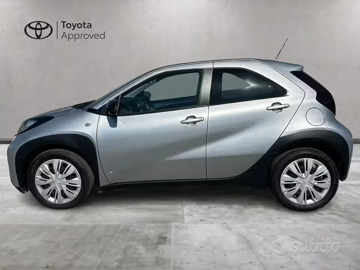Usata Toyota Aygo X Active 72 CV (52 kW) 2022 Grigio SUV