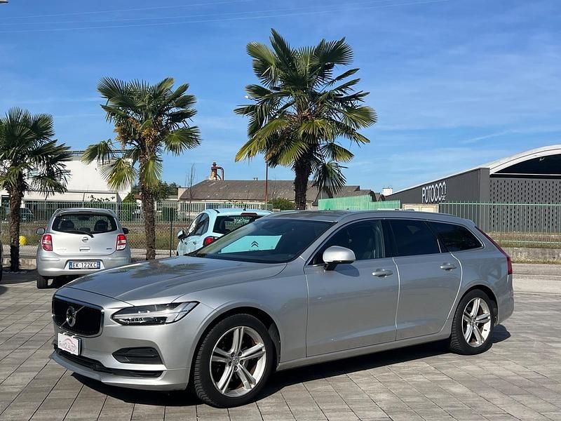 Usata Volvo V90 Momentum 149 CV (109 kW) 2018 Argento Station wagon