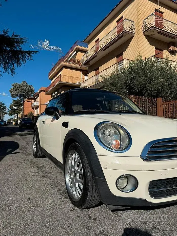 Usata Mini Cooper D Chili 109 CV (80 kW) 2008 Bianco Utilitaria