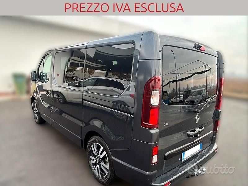 Usata Renault Trafic 150 CV (110 kW) 2024 Grigio Monovolume