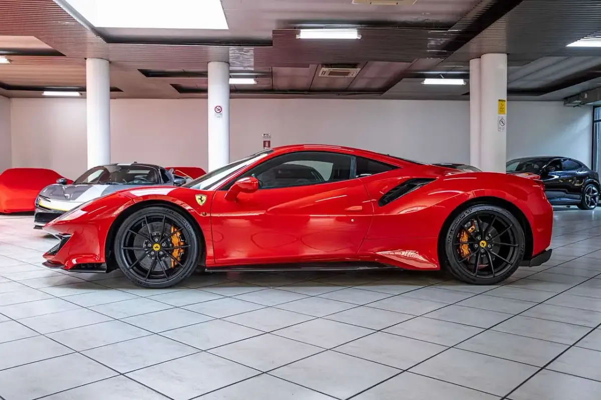 Usata Ferrari 488 721 CV (530 kW) 2018 "rosso f1 2007" Coupé