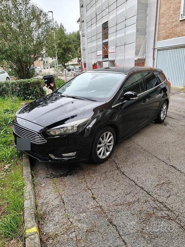 Käytetty Ford Focus 120 HP (88 kW) 2016 Musta Farmari