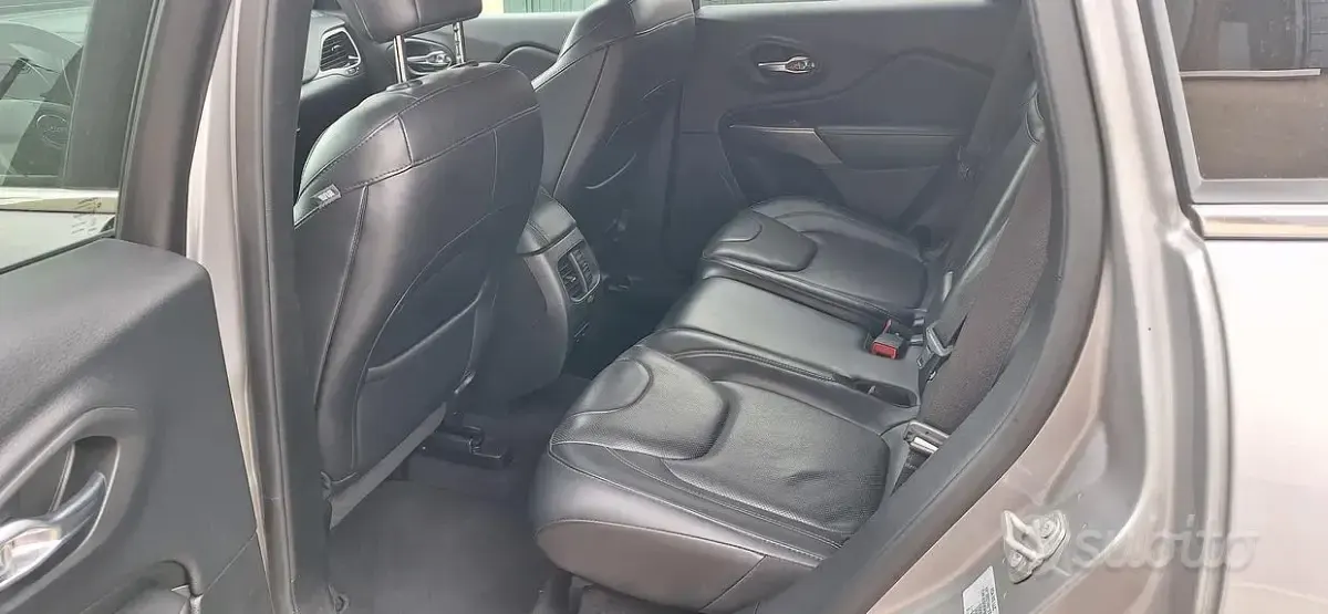Usata Jeep Cherokee Limited 194 CV (142 kW) 2019 Grigio SUV