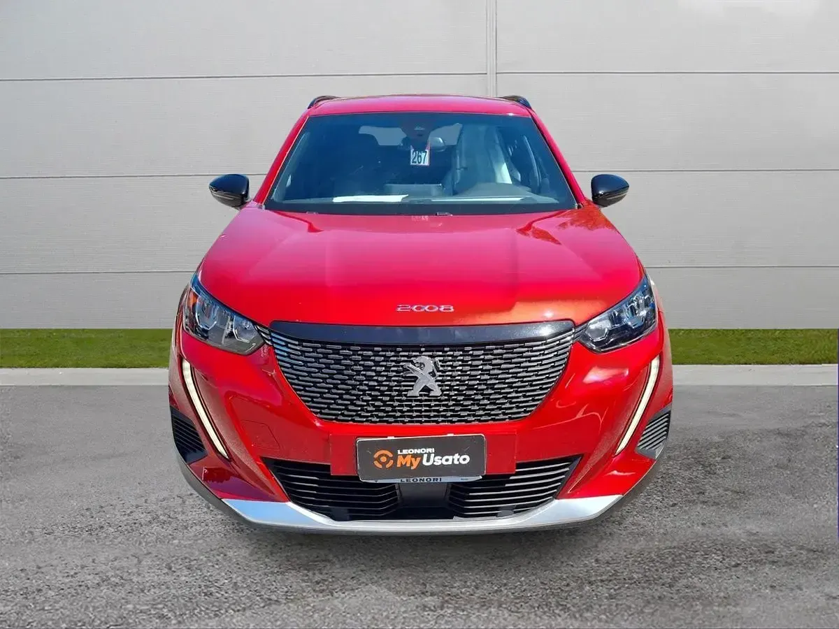 Usata Peugeot 2008 Allure 100 CV (73 kW) 2023 Rosso SUV