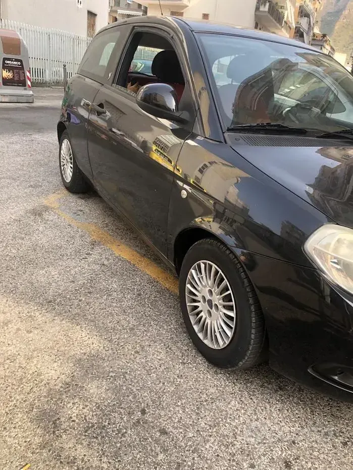 Usata Lancia Ypsilon 60 CV (44 kW) 2010 Nero Utilitaria
