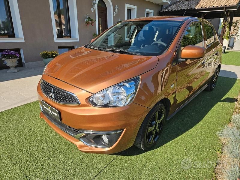 Usata Mitsubishi Space Star 71 CV (52 kW) 2020 Arancione Utilitaria