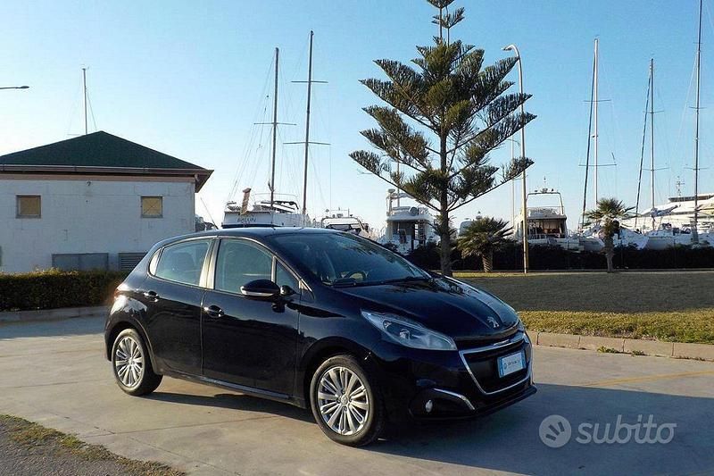 Usata Peugeot 208 Active 75 CV (55 kW) 2018 Nero Utilitaria