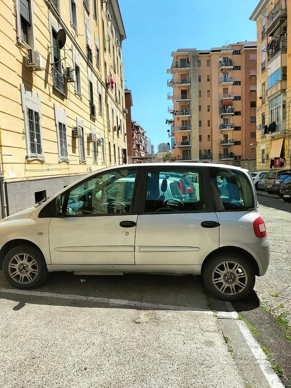 Usata Fiat Multipla 103 CV (75 kW) 2005 Grigio Monovolume