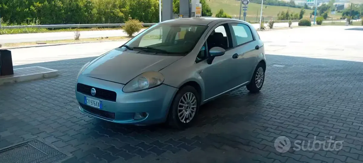 Usata Fiat Grande Punto 75 CV (55 kW) 2006 Grigio Utilitaria