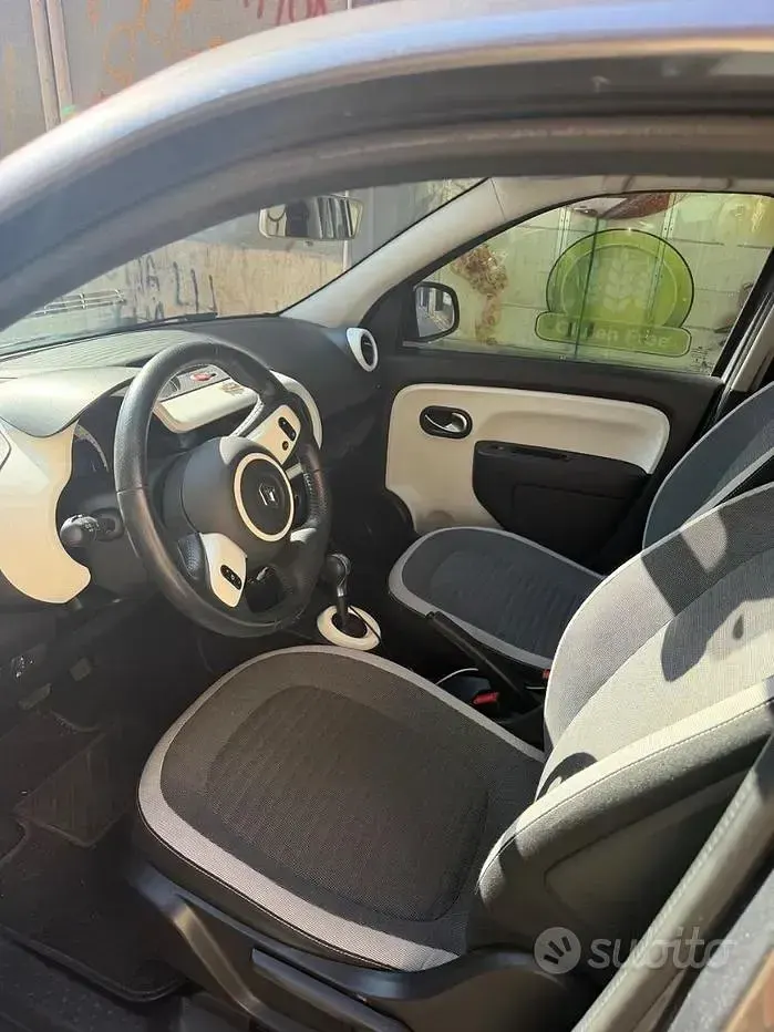 Usata Renault Twingo Zen 30 kW (42 CV) 2021 Grigio Utilitaria
