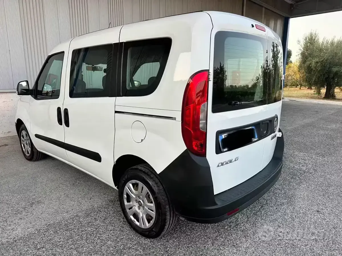 Usata Fiat Doblò 95 CV (69 kW) 2018 Bianco Monovolume