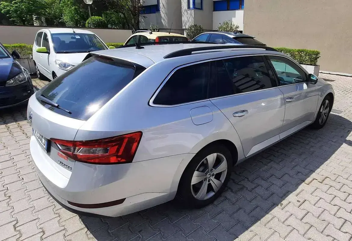 Usata Skoda Superb Executive 150 CV (110 kW) 2017 Grigio Station wagon
