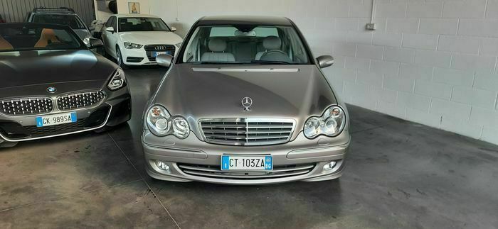 Usata Mercedes C320 Elegance 218 CV (160 kW) 2005 Grigio