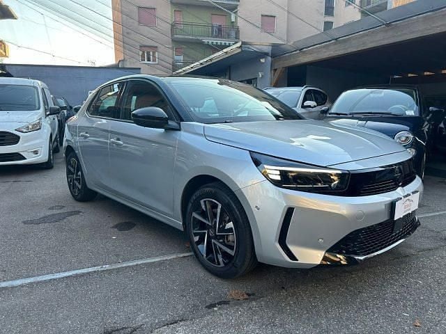 Usata Opel Corsa 101 CV (74 kW) 2024 Argento Berlina