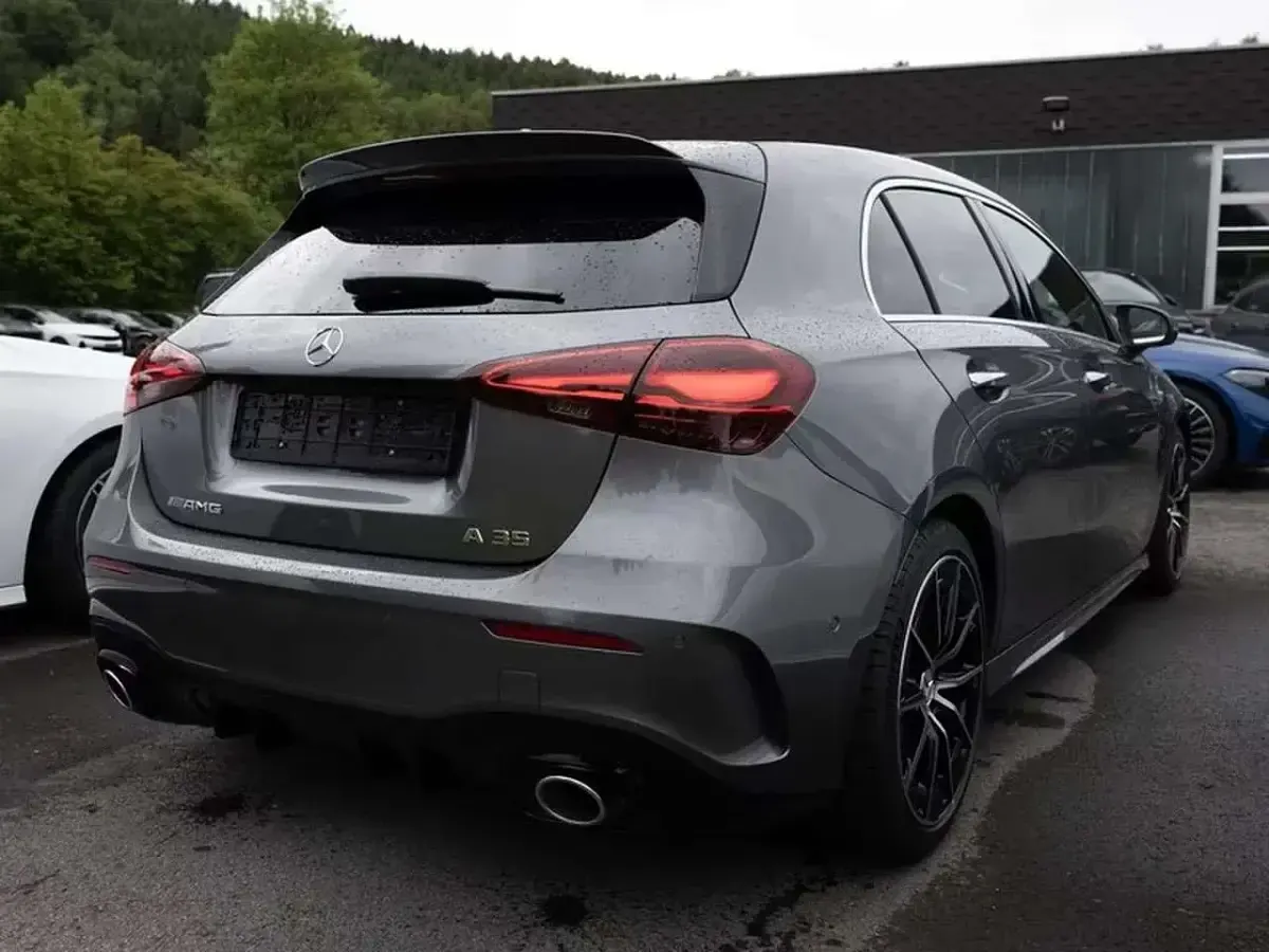 Usata Mercedes A35 AMG AMG 306 CV (225 kW) 2025 Graulack mountaingrau Berlina