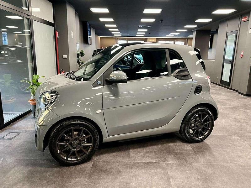 Usata Smart ForTwo Coupé 41 kW (56 CV) 2021 Grigio nardo Utilitaria