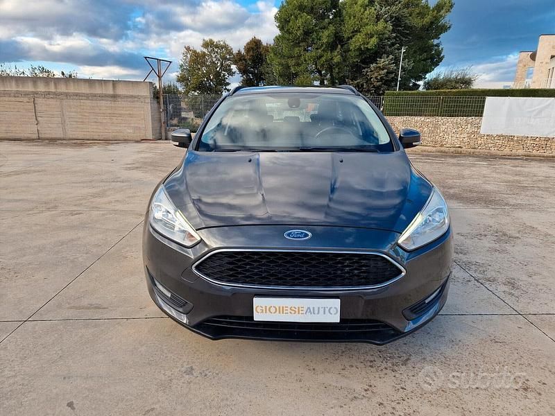 Grigio Usata 2015 Ford Focus Station wagon | 8700 € (Buon prezzo) - Immagine 1/4