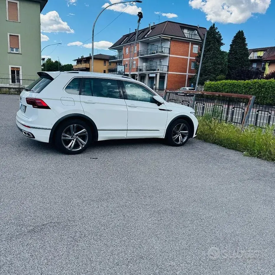 Usata VW Tiguan R-line 150 CV (110 kW) 2022 Bianco SUV